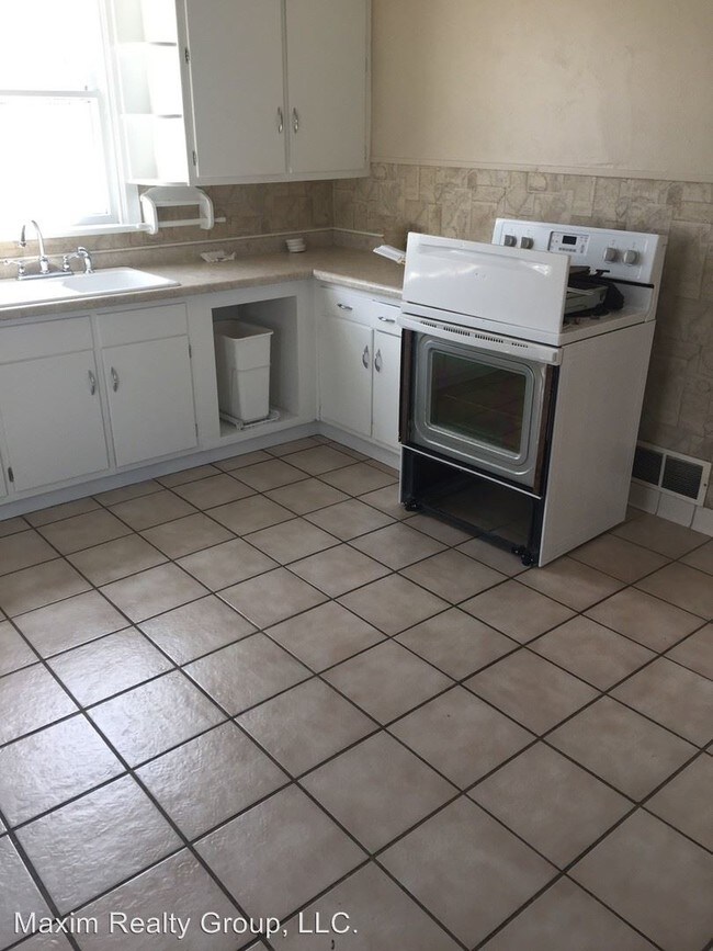 Building Photo - 2 br, 1 bath House - 1600 6 AV
