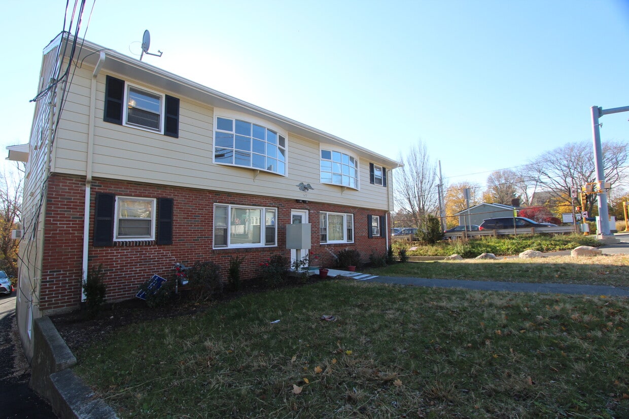 123 Highland Ave Unit 3, Salem, MA 01970 Condo for Rent in Salem, MA
