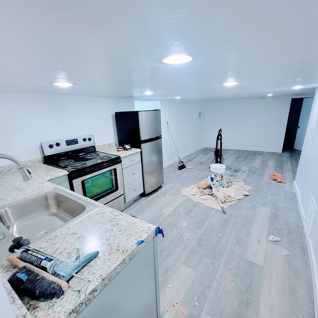 Building Photo - Great Value for Unique Renovated Midvale Home!