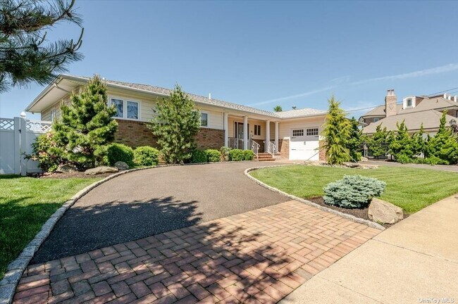 Building Photo - 65 Fairwater Ave