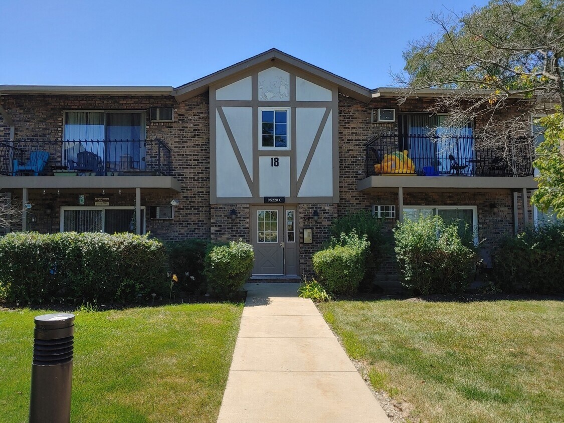 9S020 Frontage Rd Unit 112, Willowbrook, IL 60527 Condo for Rent in