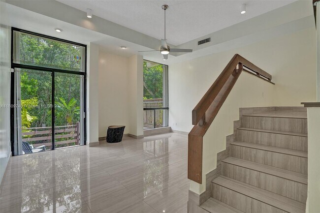 Foto del edificio - 2529 NE 135th St