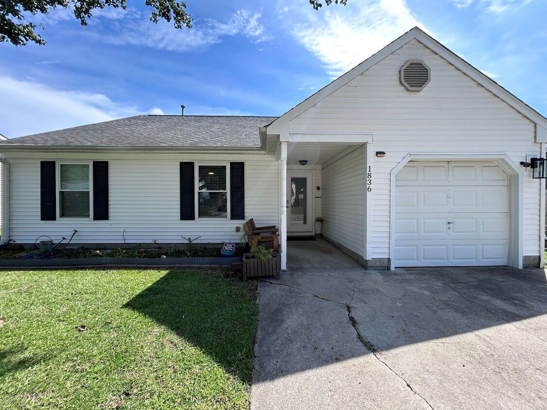 Foto principal - 3-bedroom Gem in the heart of Virginia Bea...