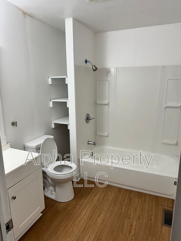Building Photo - 4 Brownwood Dr