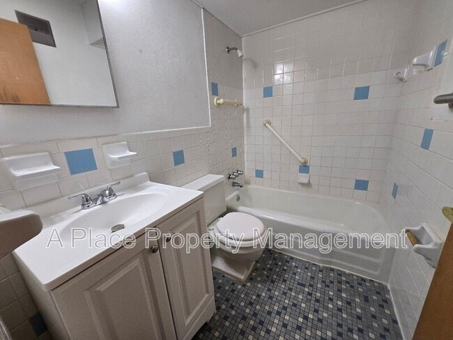 Foto del edificio - 2727 Hampton Ave