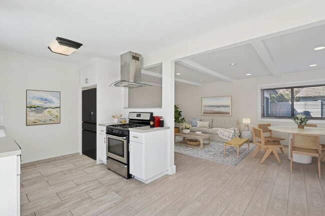 Building Photo - 2048 Garden Ln