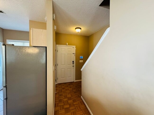 Building Photo - 2027 Turtle Point Dr