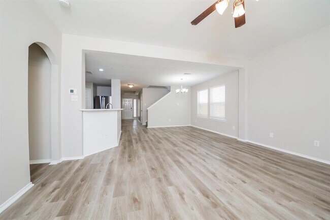Building Photo - 15839 Scenic Water Dr