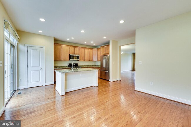 Building Photo - 7999 Reserve Way