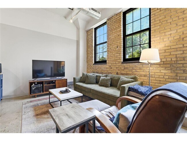 Foto del edificio - 730 Stinson Blvd NE