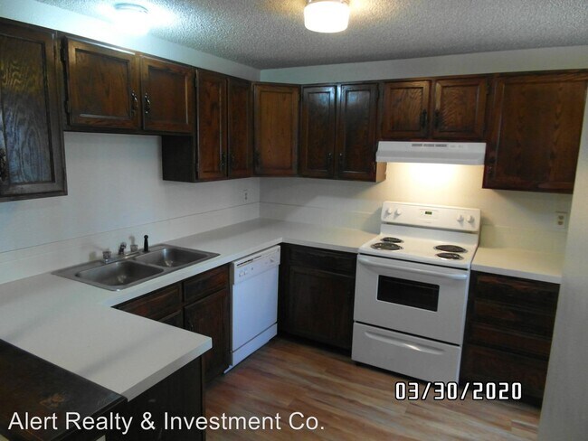 Building Photo - 2330 Wedgewood Ave