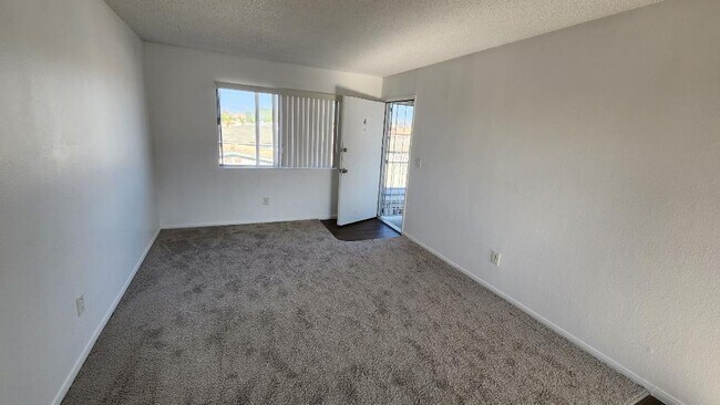 Building Photo - 1 Bedroom in West Chula Vista **Move In Sp...