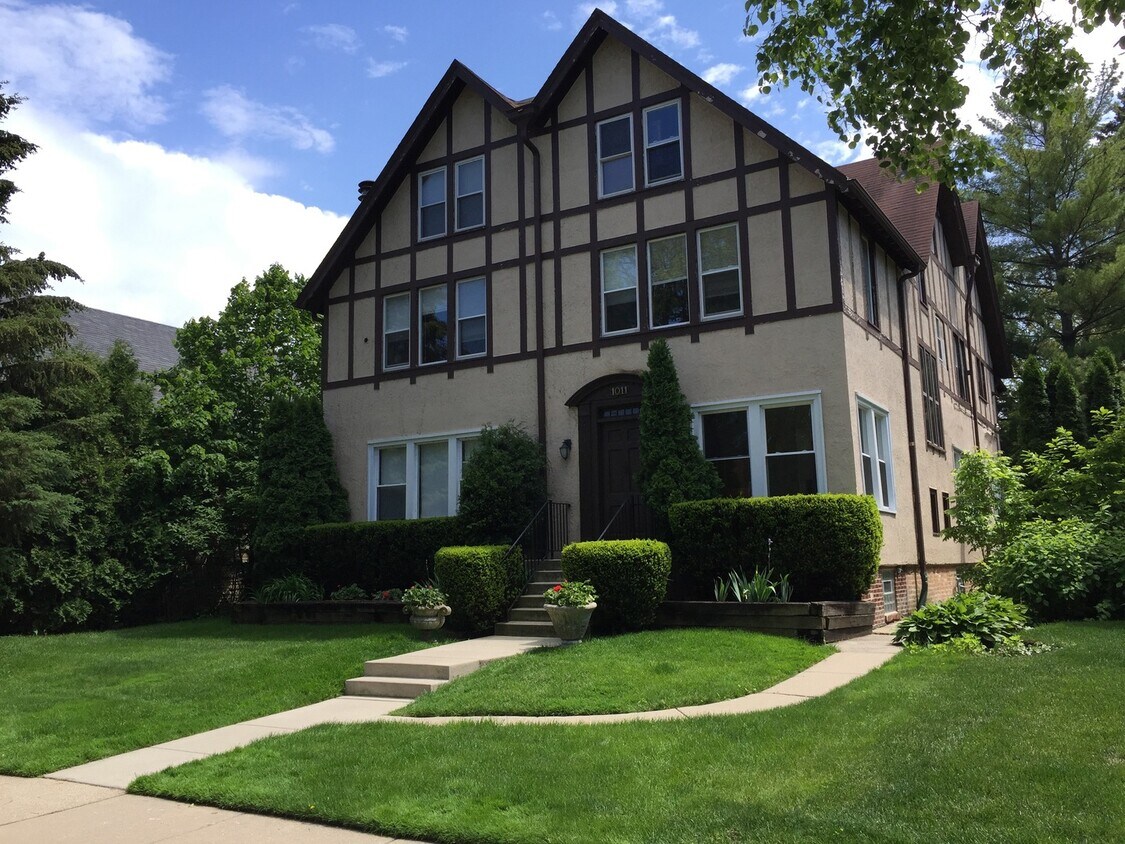 1011 Central Ave Unit 2, Wilmette, IL 60091 Condo for Rent in