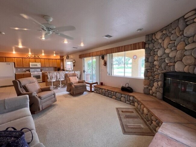 Foto del edificio - Golf Course 3BR Furnished with Mountain Views