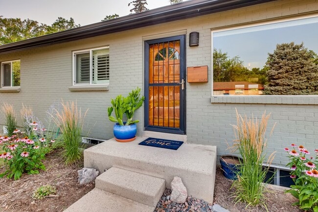 Photo - 6047 Independence St House