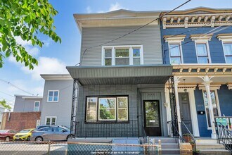 Building Photo - 322 Webster Ave