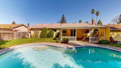 Building Photo - 2338 Sundance St