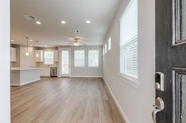Building Photo - 9802 Rugged Oaks Dr