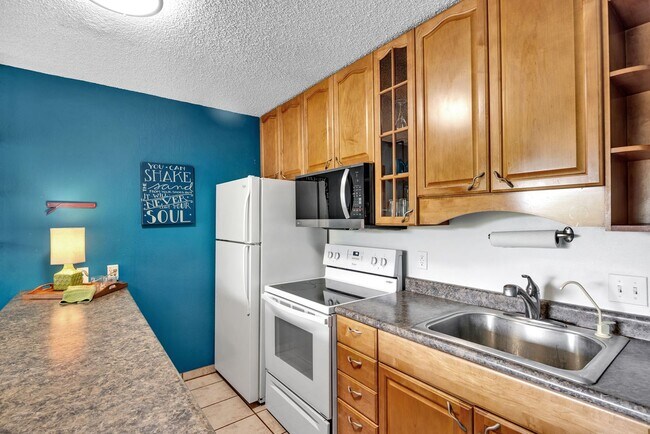 Foto del edificio - Kihei Manor #202 – Furnished 1BR Condo Steps from The Cove!