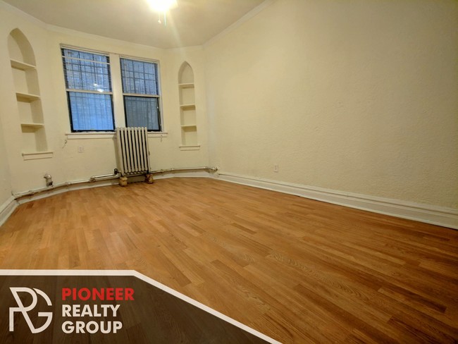 Building Photo - 4829 N Damen Ave