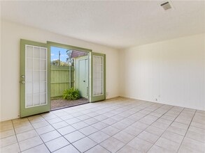 Building Photo - 2804 Westhill Dr