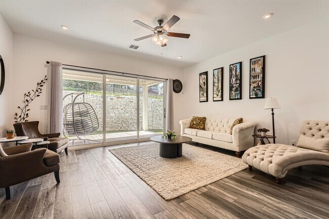 Building Photo - 4608 Modena Bay Bend