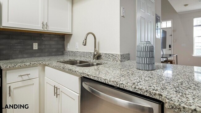 Foto del edificio - 2801 Biltmore Park Dr