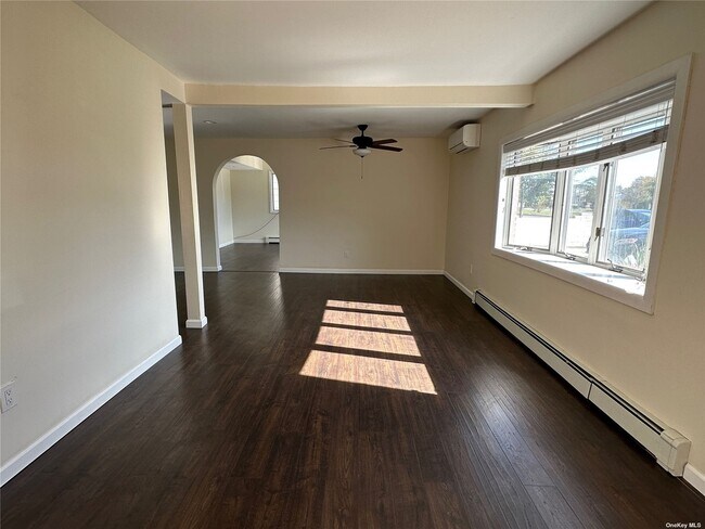 Building Photo - 539 W Park Ave