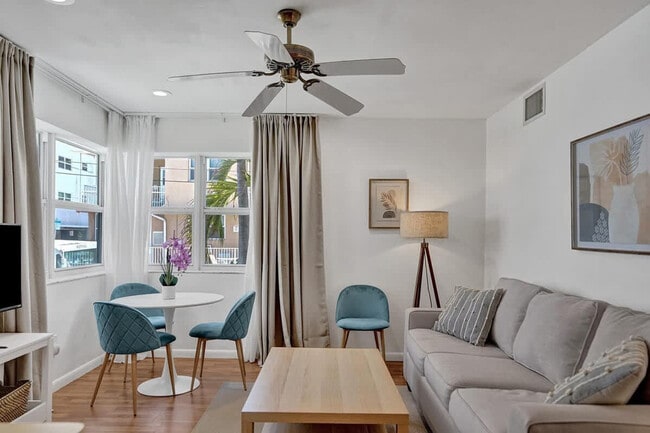 Foto del edificio - 851 N Surf Rd