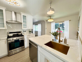 Building Photo - 445 E Magnolia Blvd