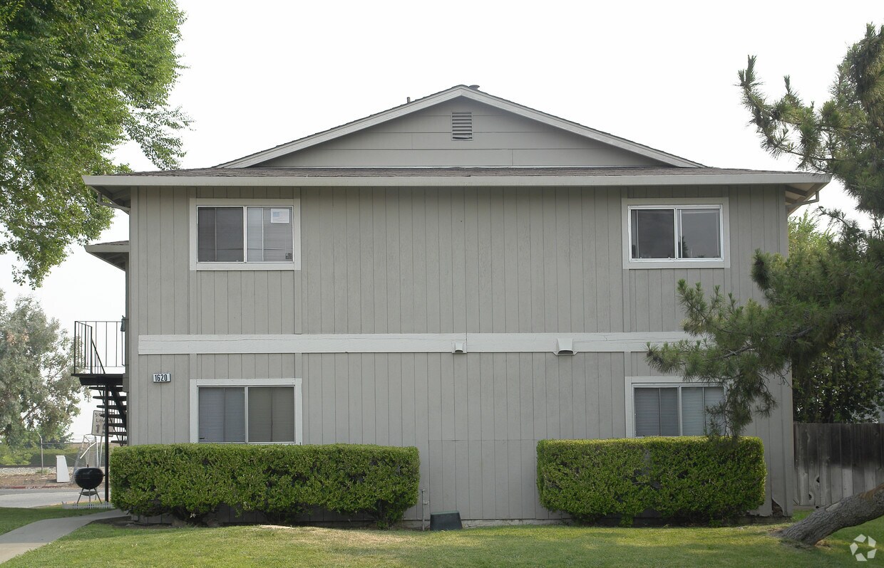 Foto del edificio - 1620 Sycamore Dr