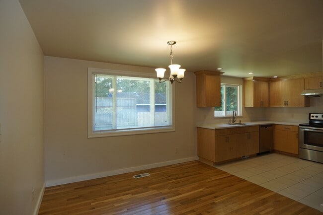 Building Photo - 1017 S 124th Pl