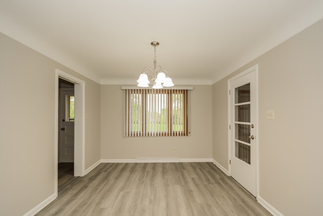 Building Photo - 610 Marview Terrace