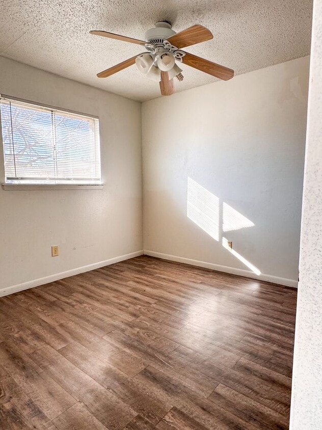 Building Photo - 408 Sunset Ln