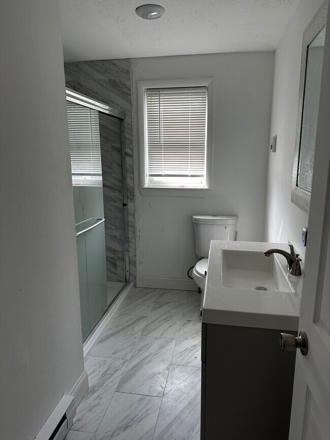 Building Photo - 19 Hurlburt St