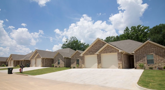Building Photo - Shadow Oak
