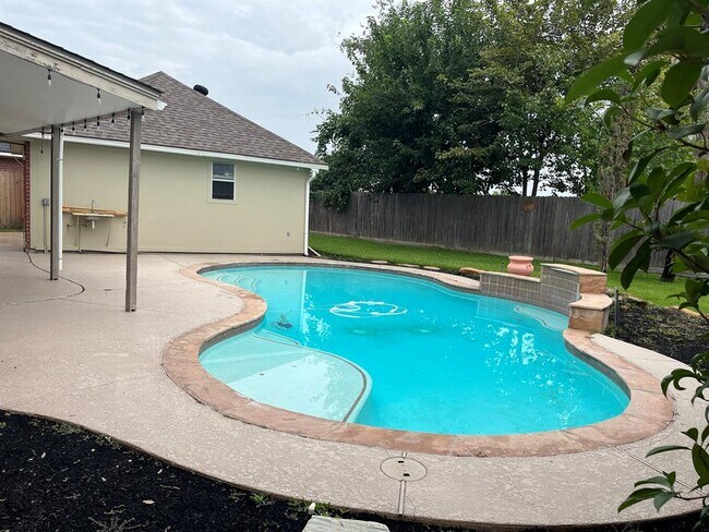 Foto del edificio - 13030 Mossy Ridge Cove