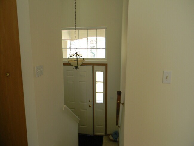 Building Photo - 1542 Sauganash Ct