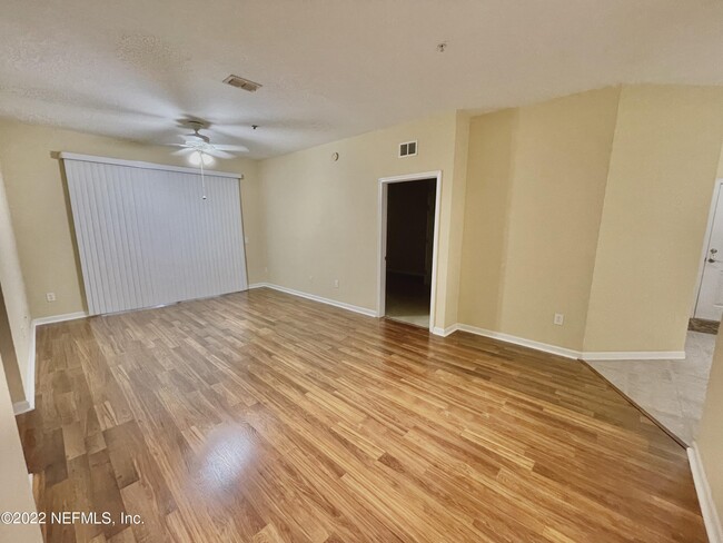 Building Photo - 7801 Point Meadows Dr