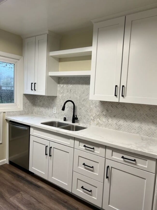 Building Photo - Charming 2 Bedroom 1 Bathroom Encino Home!...