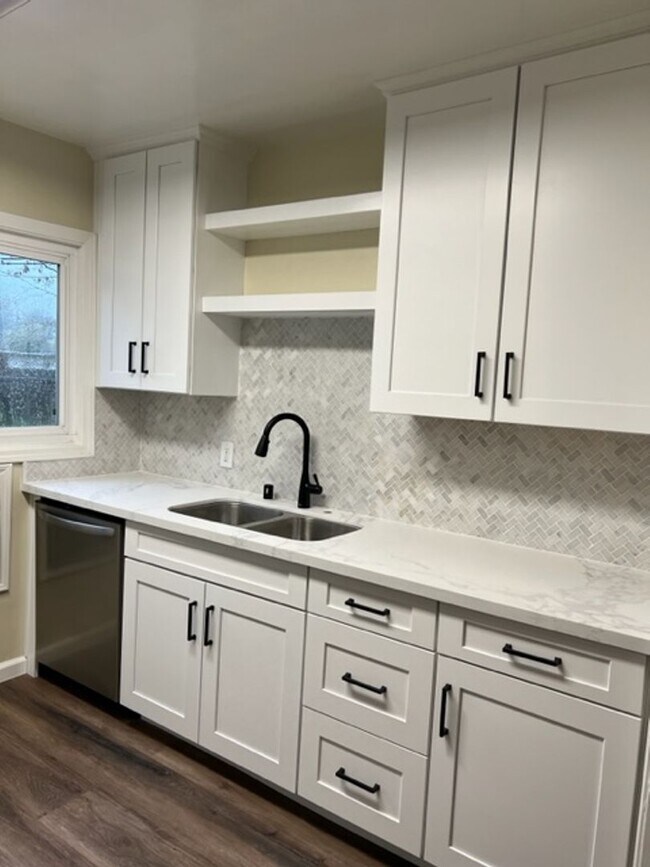 Foto del edificio - Charming 2 Bedroom 1 Bathroom Encino Home!...