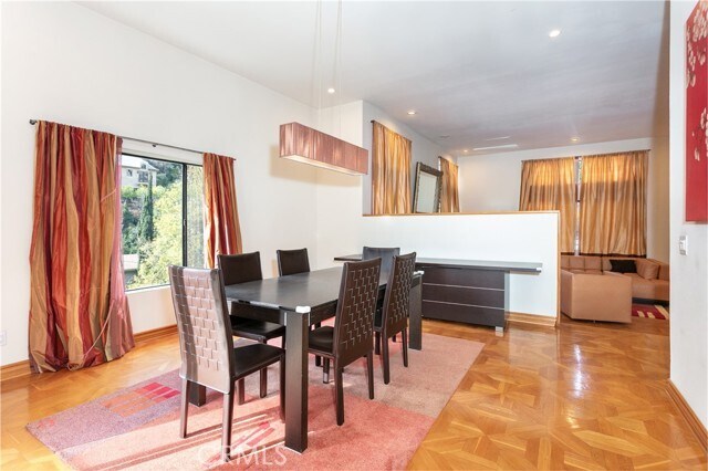 Foto del edificio - 3965 Alta Mesa Dr