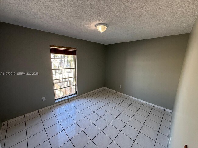 Foto del edificio - 1051 SW 1st St