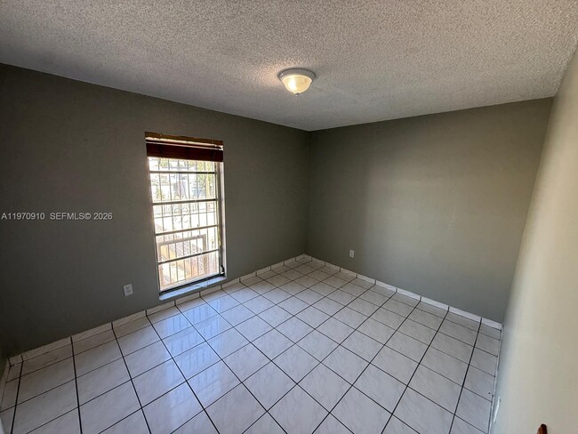 Building Photo - 1051 SW 1st St