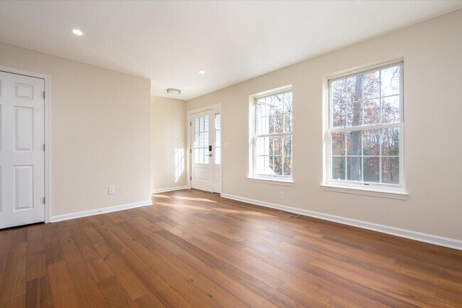 Building Photo - 2942 S Haven Dr