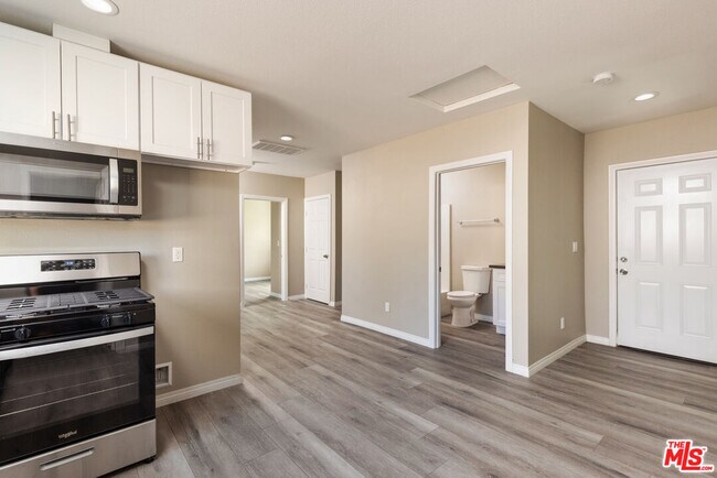 Building Photo - 9213 Langdon Ave