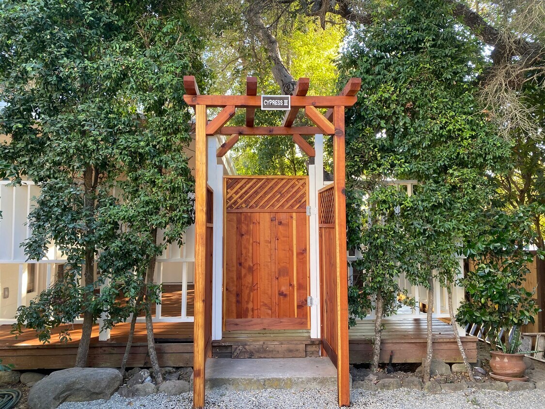 545 El Bosque Rd Unit Cypress III, Montecito, CA 93108 Apartments in