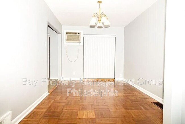 Foto del edificio - 5931 Elmhurst St