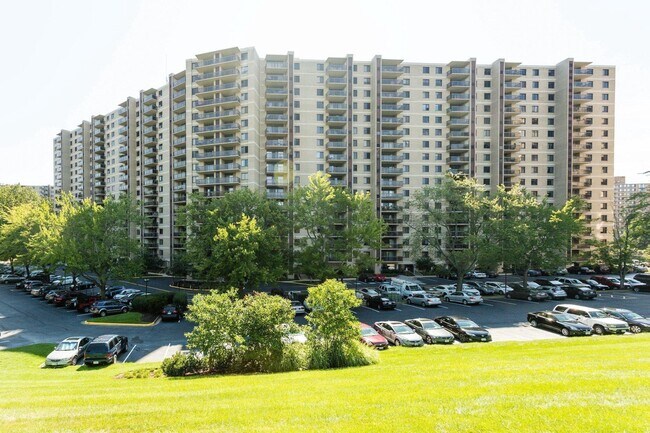 Foto del edificio - 307 Yoakum Pkwy