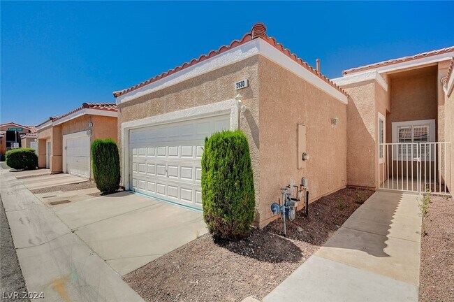 Building Photo - 2830 Serenidad Dr